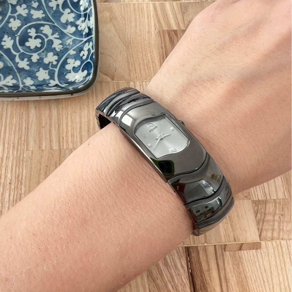 Rare Pulsar ladies gunmetal gray bracelet dress watch NEW BATTERY - Picture 15 of 15